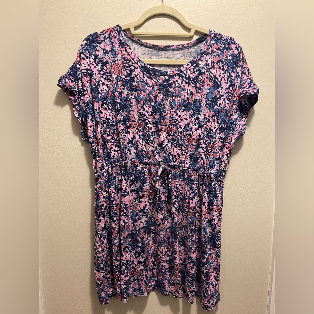 Motherhood Maternity Shirt
Pink, Blue, Purple
Fabric Tie
Size: Medium